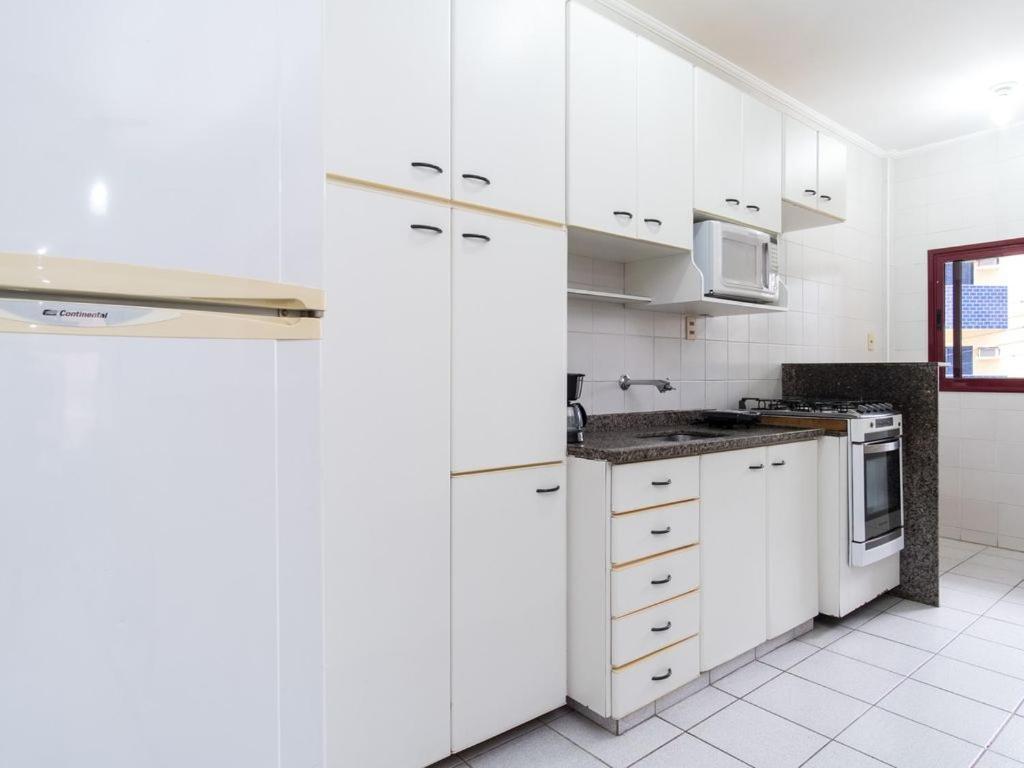 Apartamento Espacoso Com Ar Condicionado E Wi-Fi, A 100 Metros Da Praia - Edificio Estoril Ubatuba Eksteriør bilde