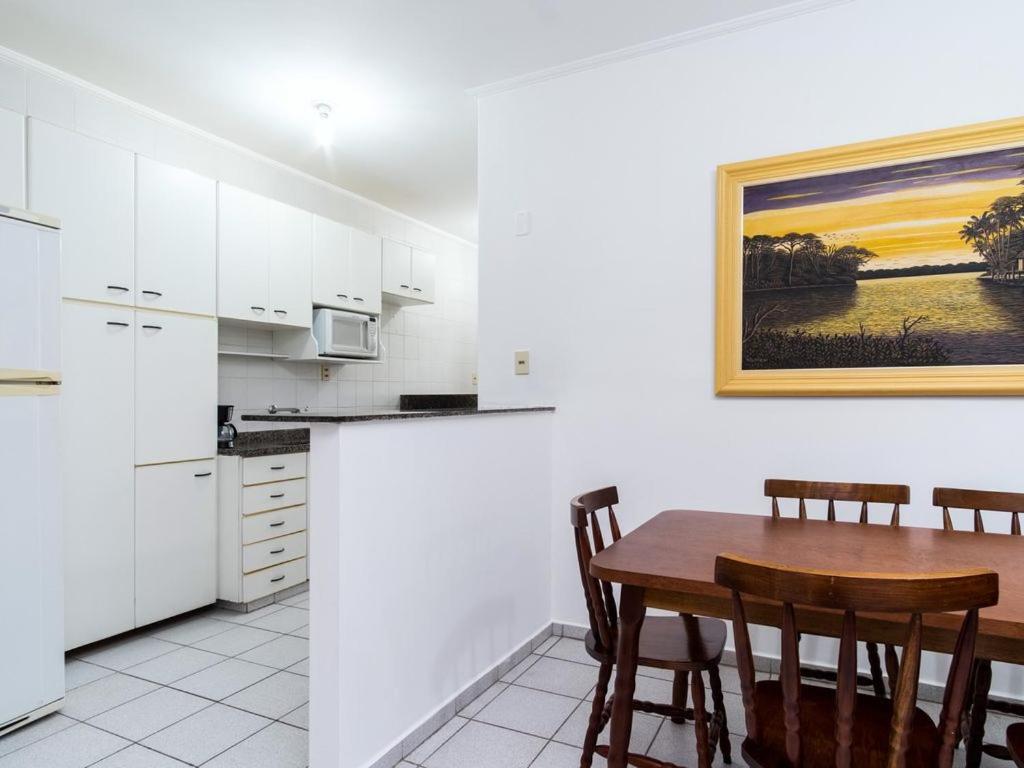 Apartamento Espacoso Com Ar Condicionado E Wi-Fi, A 100 Metros Da Praia - Edificio Estoril Ubatuba Eksteriør bilde